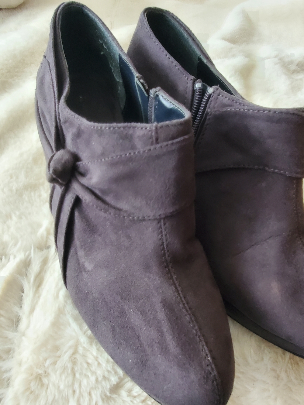 Naturalizer Women’s Suede Knot Accent Ankle Boots - Grey